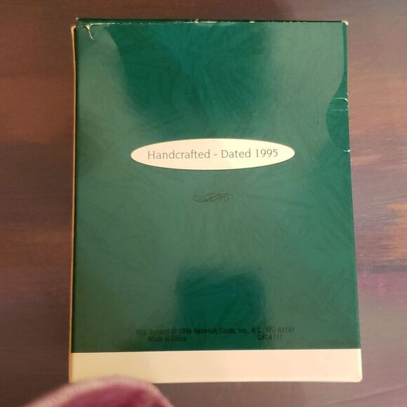 1995 Hallmark Collector's Club Keepsake Ornament - Picture 5 of 9
